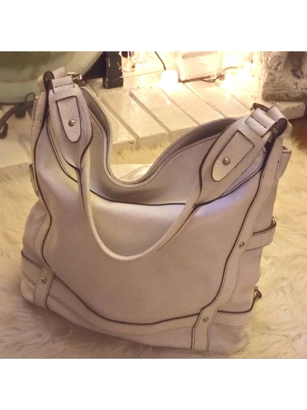 Danier White Leather Shoulder Bag. Silver Hardware. Gorgeous!